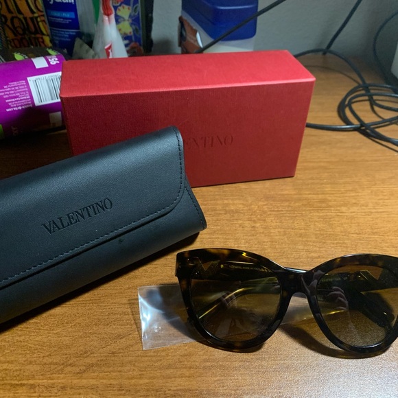 Brand new Valentino sunglasses for sale main image 5